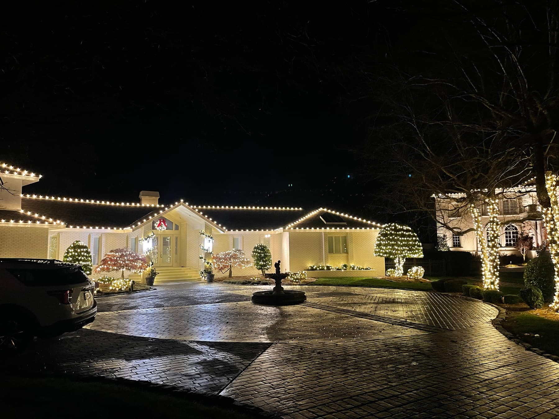 Large residential holiday lighting project